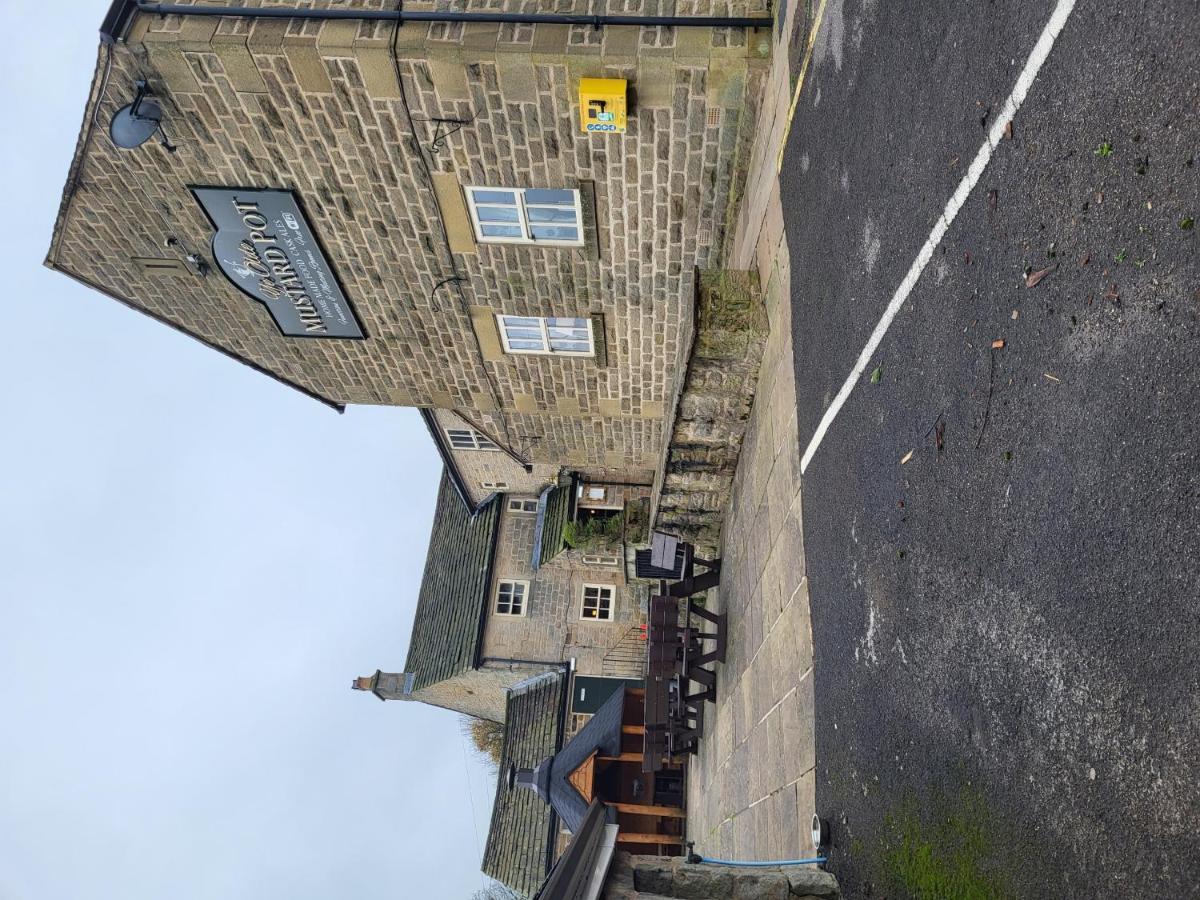Hotel Ye Olde Mustard Pot Midhopestones Esterno foto
